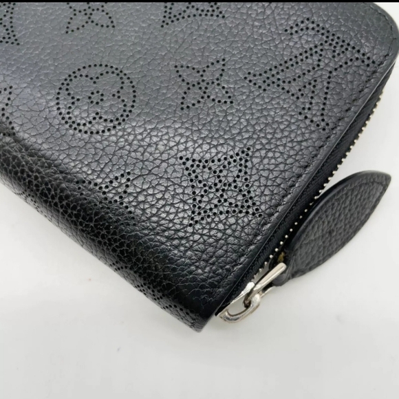 Louis Vuitton Mahina Round Zippy Wallet Noir W/Box - Picture 9 of 16
